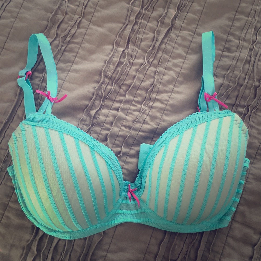 Betsey Johnson 32DD bra